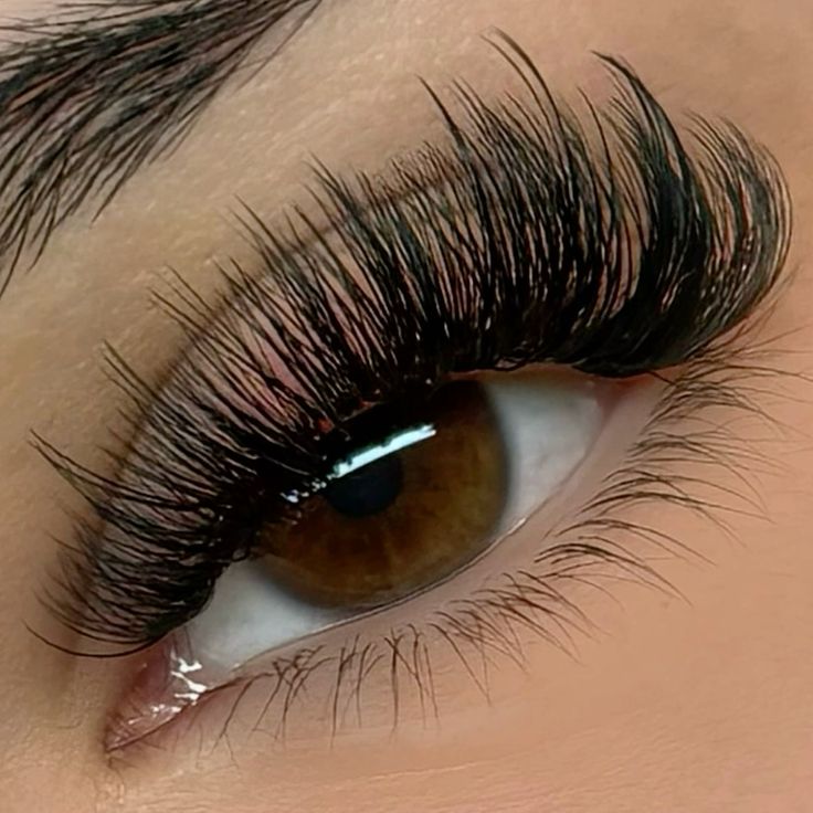 Wispy, textured lash set on a hazel eye
